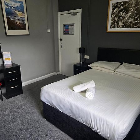 Peek-A-Booze - Budget Hotel - Adults Only แบล็คพูล ภายนอก รูปภาพ