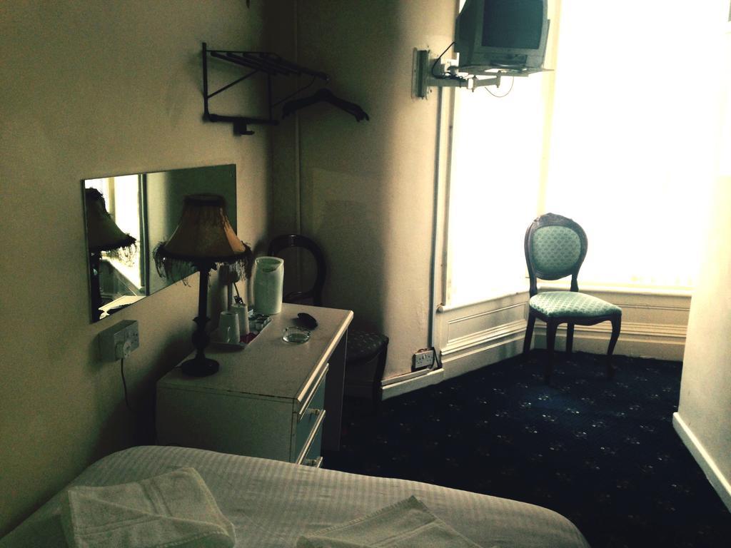 Peek-A-Booze - Budget Hotel - Adults Only แบล็คพูล ห้อง รูปภาพ