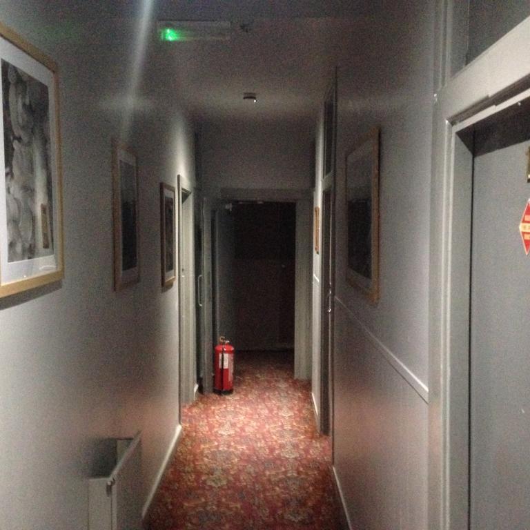 Peek-A-Booze - Budget Hotel - Adults Only แบล็คพูล ภายนอก รูปภาพ