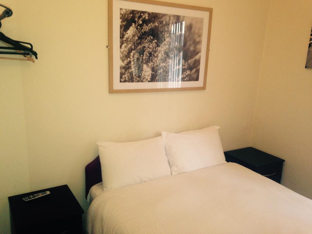 Peek-A-Booze - Budget Hotel - Adults Only แบล็คพูล ห้อง รูปภาพ