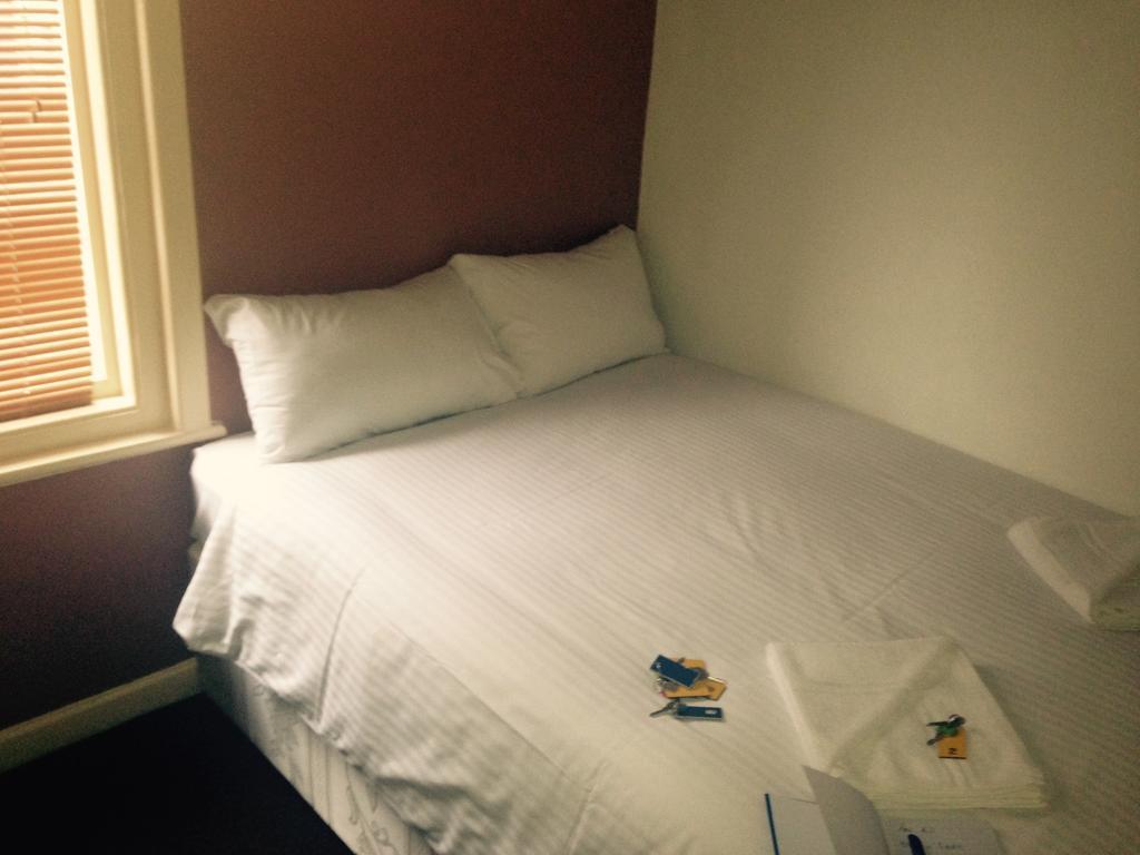 Peek-A-Booze - Budget Hotel - Adults Only แบล็คพูล ภายนอก รูปภาพ