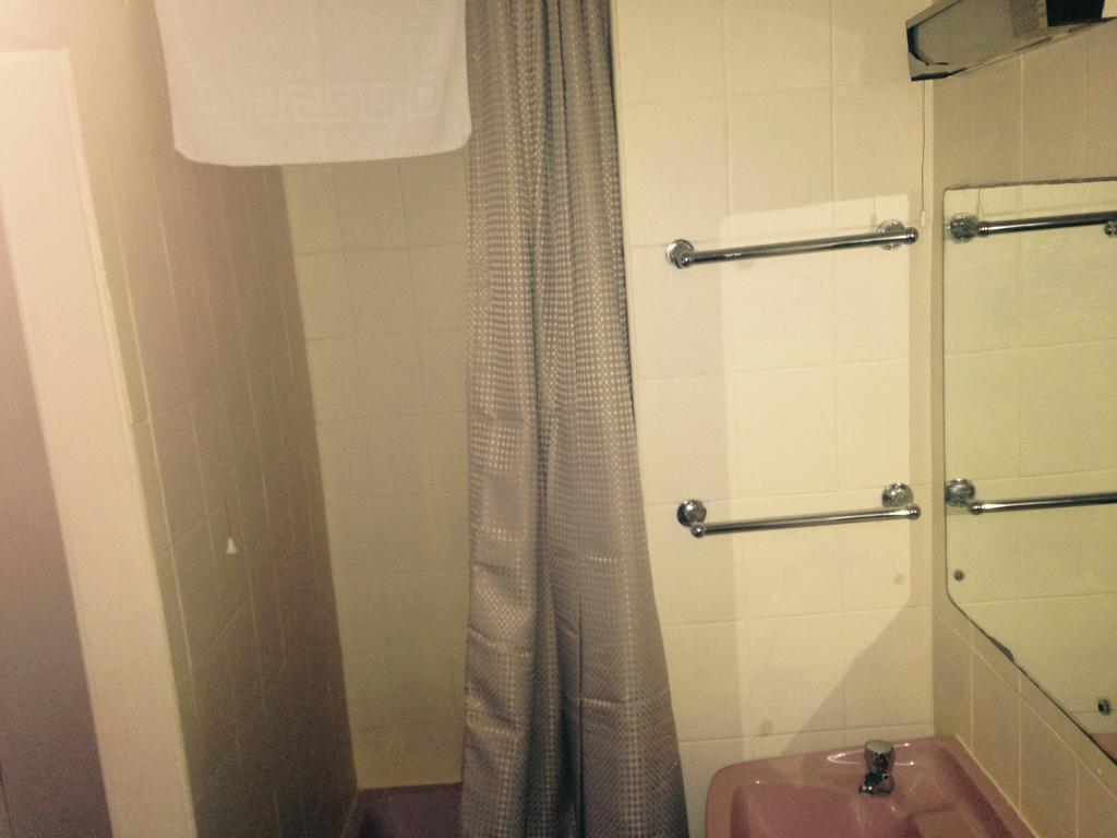 Peek-A-Booze - Budget Hotel - Adults Only แบล็คพูล ห้อง รูปภาพ
